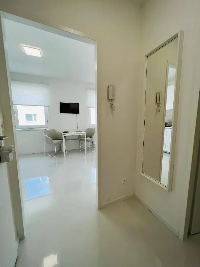 White House Vienna Apartment