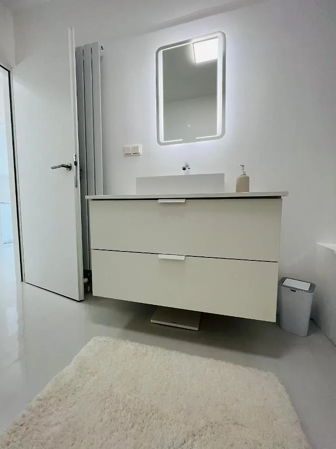 White House Vienna Apartment